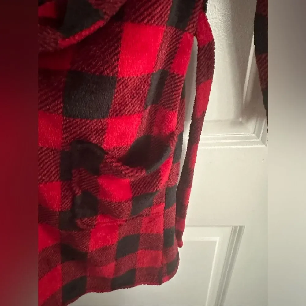 Wonder Nation Black & Red Buffalo Print Boy Robe Size 6/7 (S)